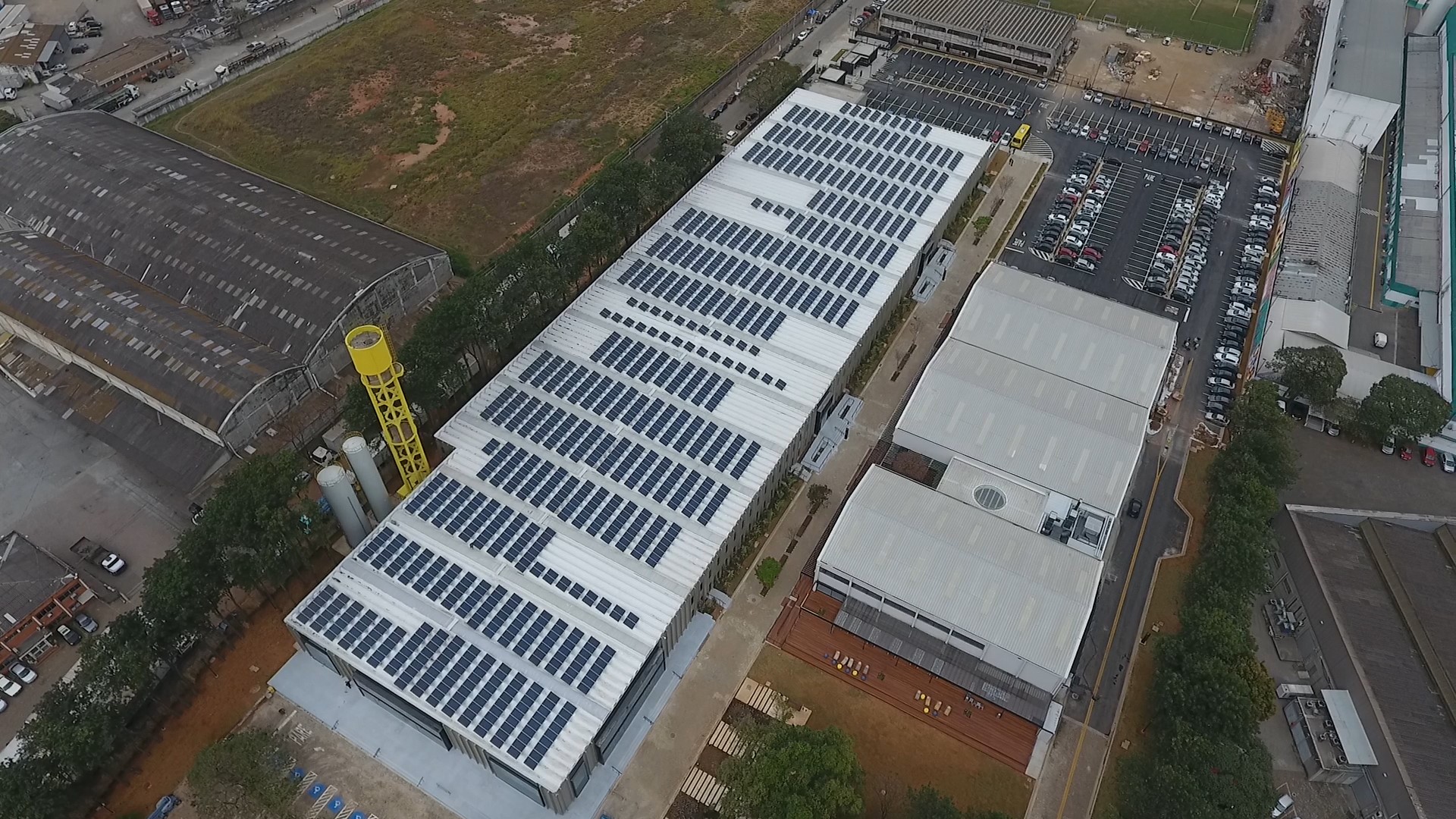 Maior planta de energia solar privada do Brasil é construída em São Paulo