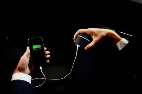 Aparelho permite que celular seja carregado com energia corporal