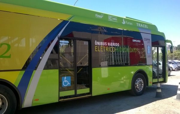 Ônibus movido a eletricidade e hidrogênio está pronto para uso no Brasil