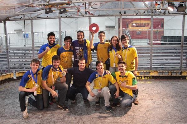 Estudantes brasileiros conquistam ouro, prata e bronze em campeonato mundial de robótica