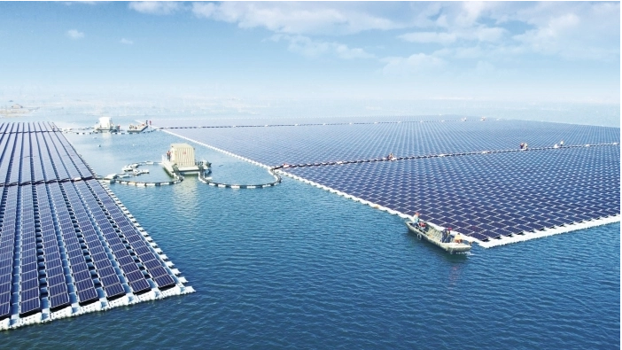Maior usina solar flutuante do mundo começa a gerar energia
