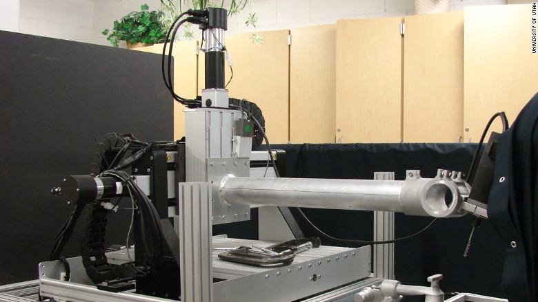 Este robô faz uma cirurgia cerebral que levaria 2 horas, em apenas 2,5 minutos