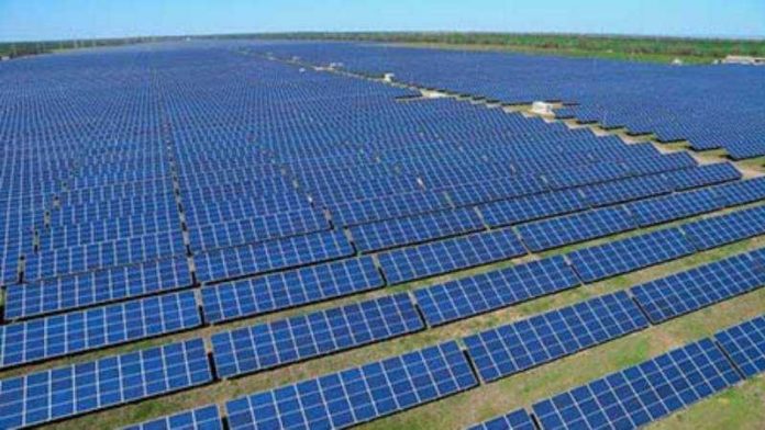 Nova técnica na produção de energia solar reduz os custos em 60% e aumenta a eficiência em 24%