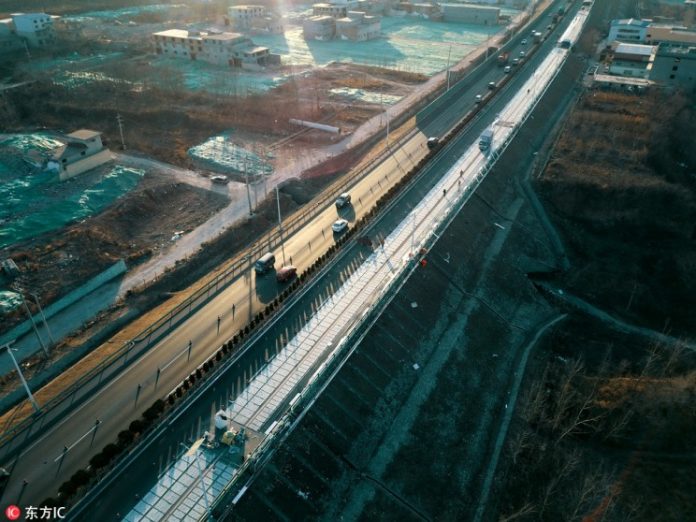 China inaugura estrada solar de 2 km de extensão