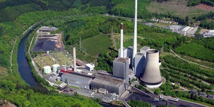 Mercedes-Benz transforma sua antiga usina de carvão em uma grande usina que armazenar energia de fontes renováveis