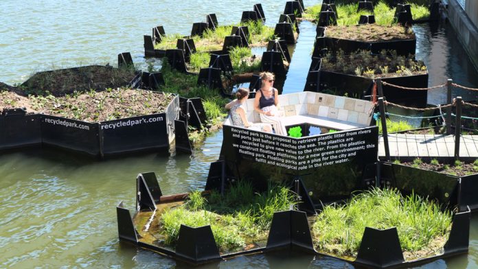 Este parque flutuante em Roterdã é feito de plástico e vai ajudar muito a vida marinha