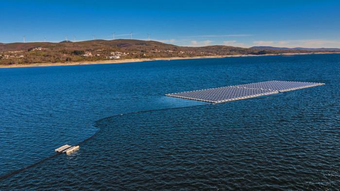 Portugal aposta em plataformas flutuantes para capturar energia solar