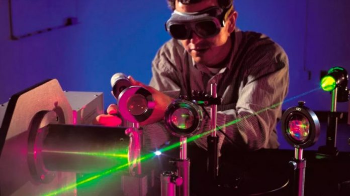 Cientistas do MIT descobrem como encolher objetos usando um laser