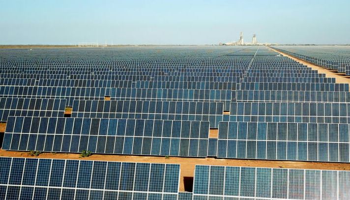 Brasil começa a armazenar energia solar em larga escala em Uberlândia