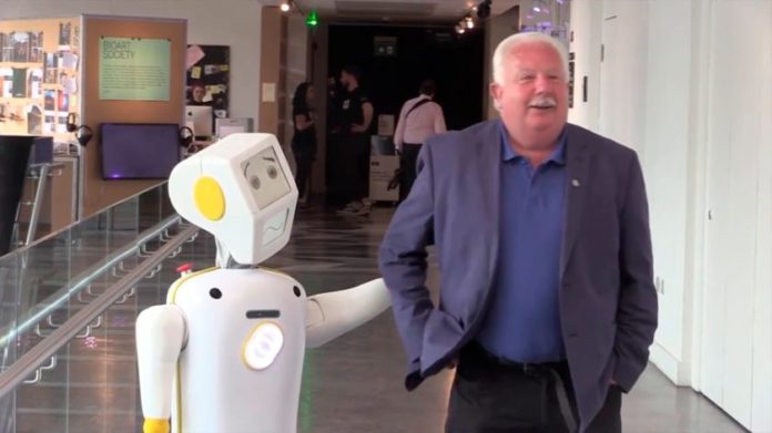 Conheça Stevie II, o robô projetado para acompanhar os idosos e melhorar seu bem-estar