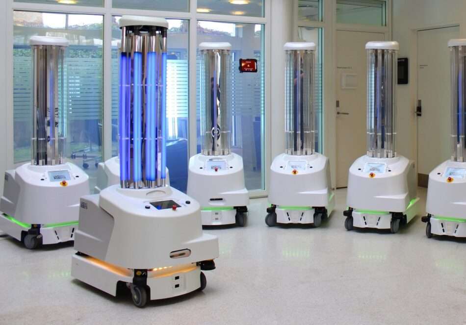 Coronavírus: o poder destruidor de robôs emissores de luz ultravioleta