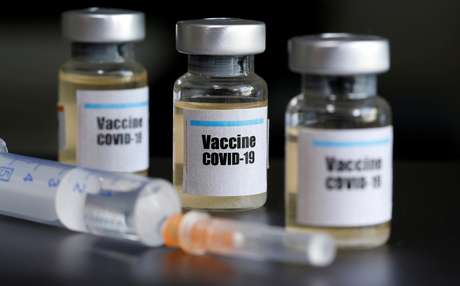 Vacina de Oxford para Covid-19 é segura e induz resposta imune, indicam resultados preliminares